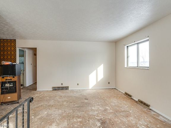 5th image of 697 Ocean Ave