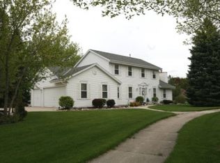 2919 Kilkenny Ct, West Bend, WI 53095