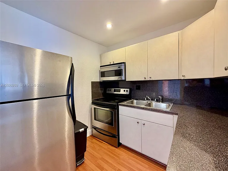 9429 SW 76th St #W38 — Photo 3