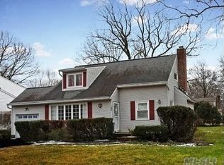 162 Locust St, Garden City, NY 11530