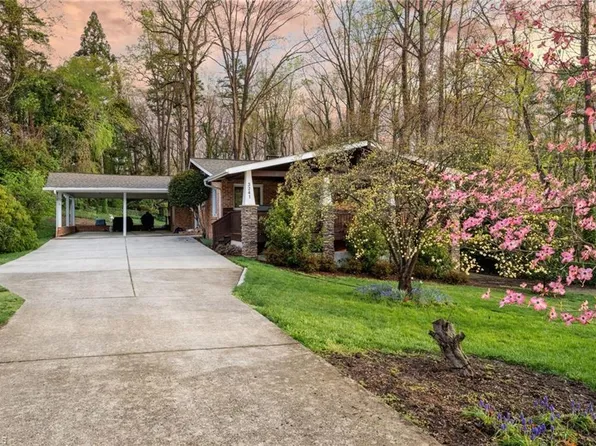 3241 Paddington Ln, Winston Salem, NC 27106