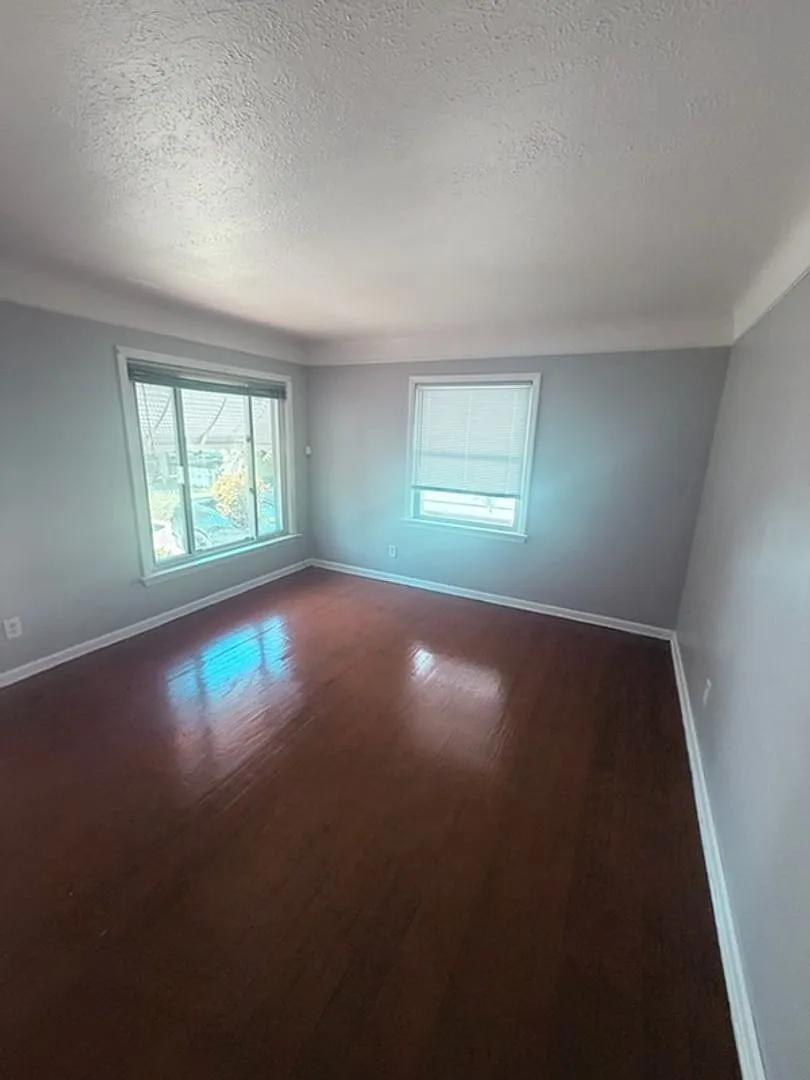 A Single family home with Garage in Garfield Heights — Photo 2
