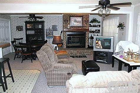 3rd image of 928 Sierra Dr