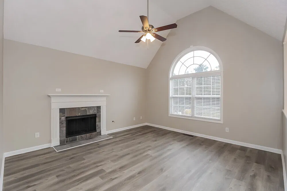 4 bed, 2.5 bath, 1794 sqft, $2,025 — Photo 4