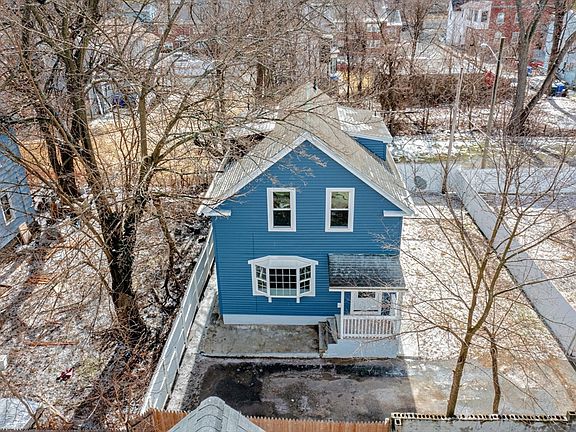 4th image of 11 Carpenter Ct