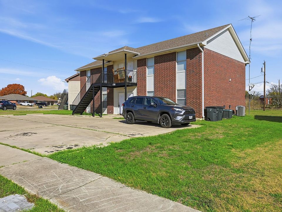 1st image of 1716 Benttree Dr APT C
