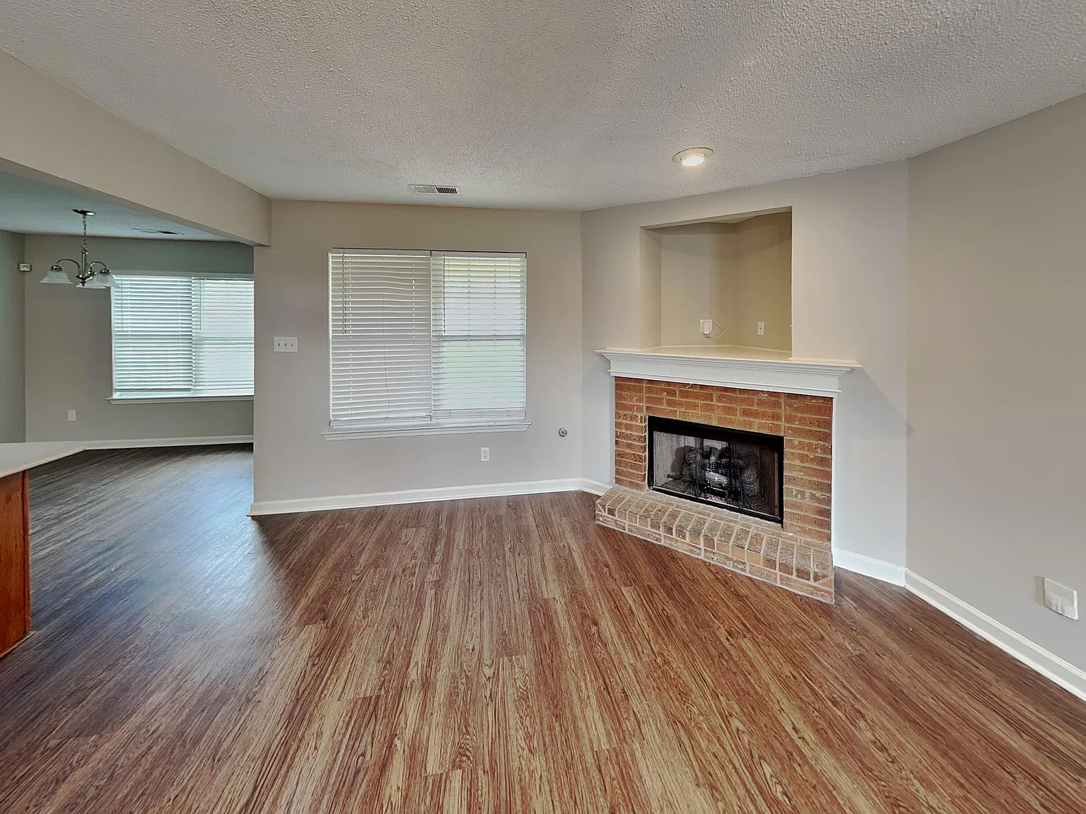 4 bed, 2.5 bath, 2039 sqft, $1,999 — Photo 3