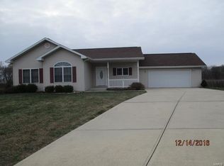 9915 Debentroy St, Lebanon, IL 62254