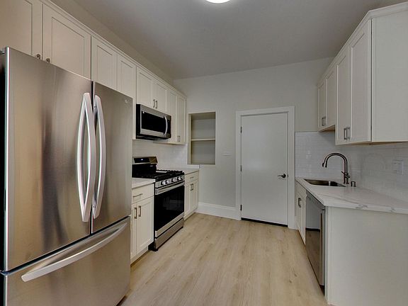 4th image of 1367 Grant Ave #4