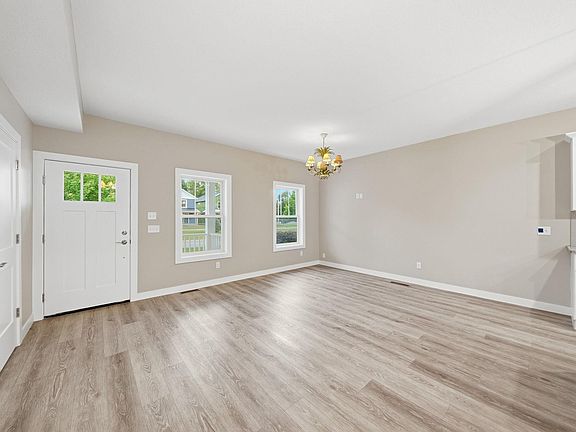 5th image of 620 W Main St