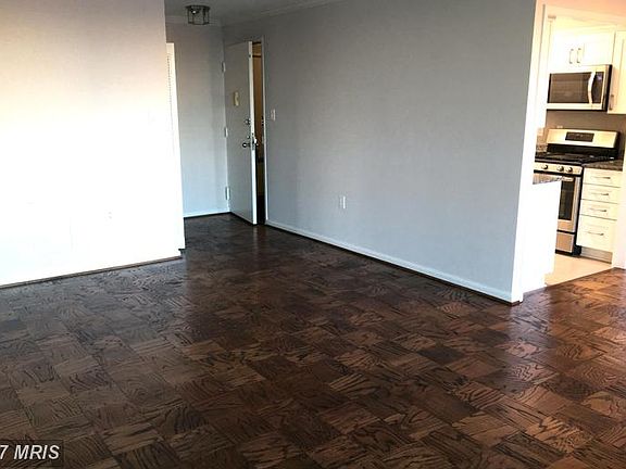 4th image of 10401 Grosvenor Pl APT 1321