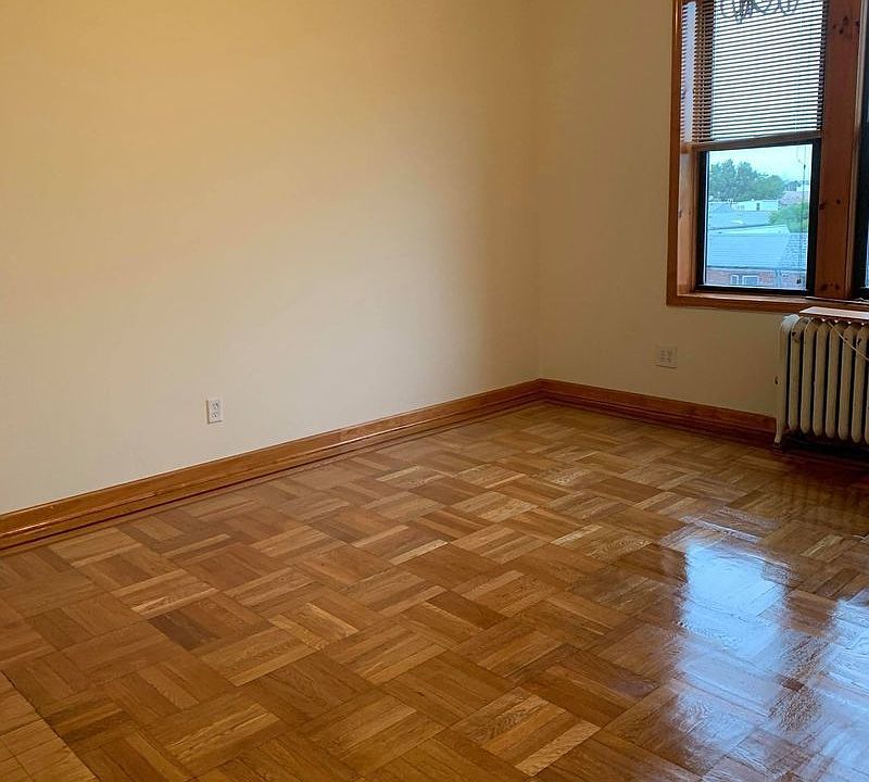 1st image of 172 Bay 28 St #7