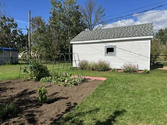 4th image of 221 17TH STREET NORTH