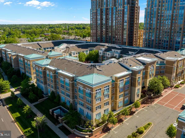 12000 Market St APT 301, Reston, VA 20190