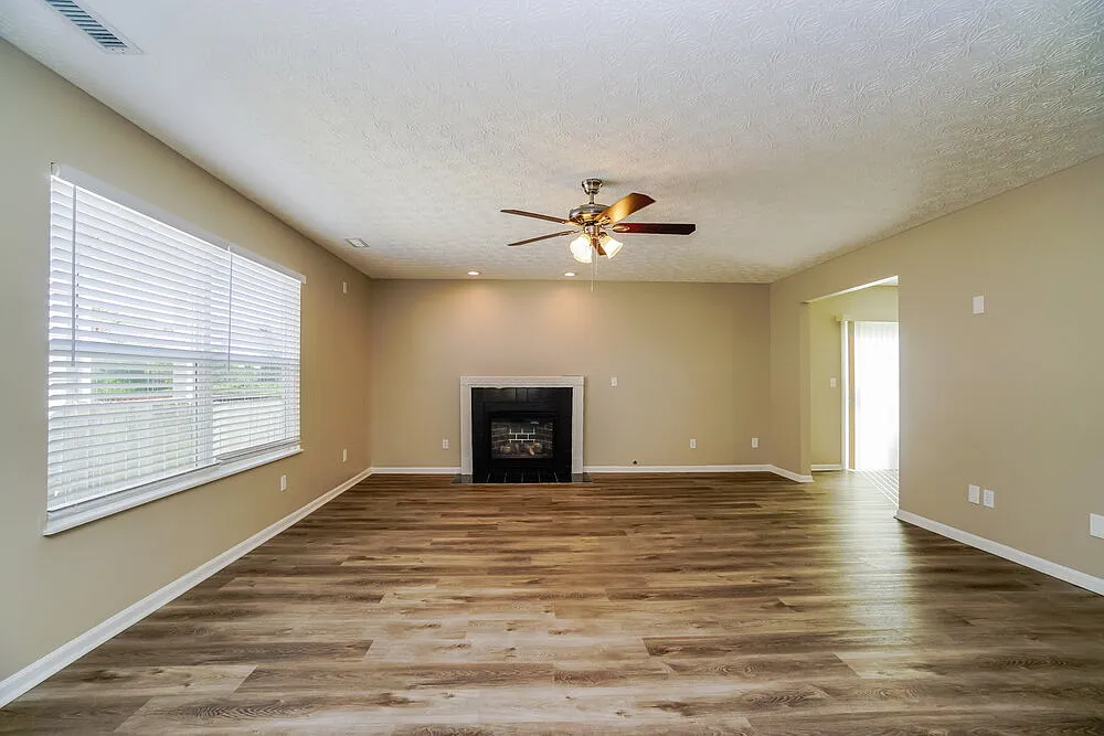 3 bed, 2.5 bath, 2016 sqft, $2,665 — Photo 4