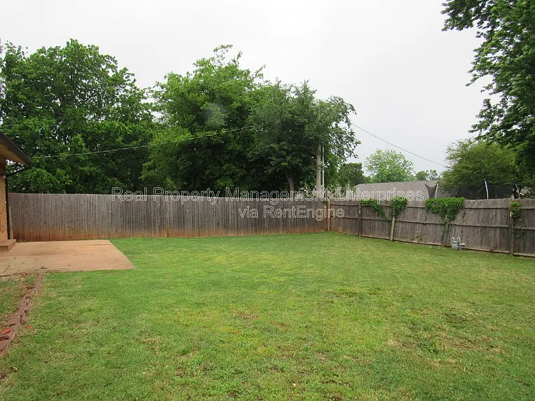 637 Redstone Ave — Photo 19