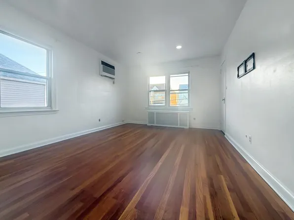 30 Kelly Parkway image 2 of 18