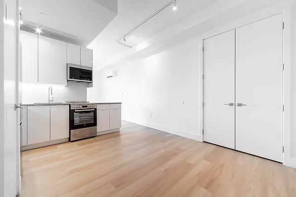 Rented by Key City Capital Inc | media 22