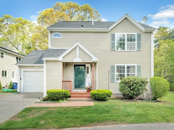 39 Heritage Path, Millis, MA 02054