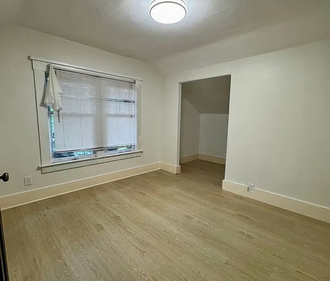 2109 Aurora Ave N — Photo 5