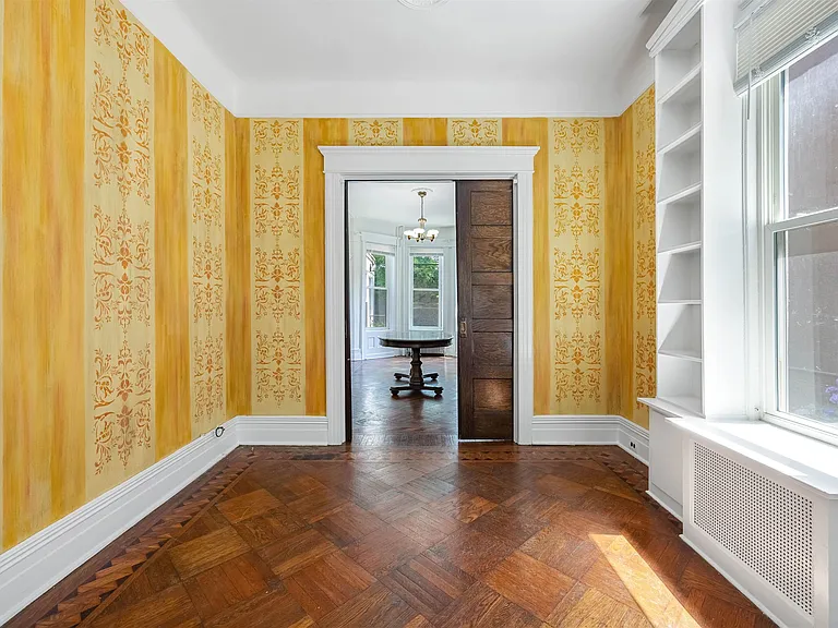 258 Woodlawn Ave — Photo 9