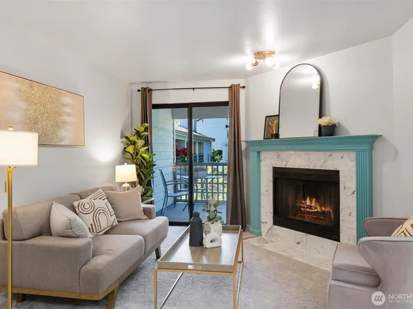 710 N 160th Street #B307, Shoreline, WA 98133