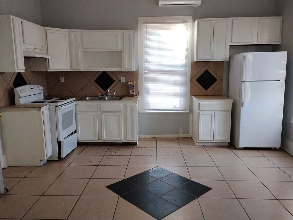 1st image of 219 E 3rd St #2
