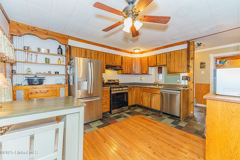 3rd image of 26 S Clement Avenue