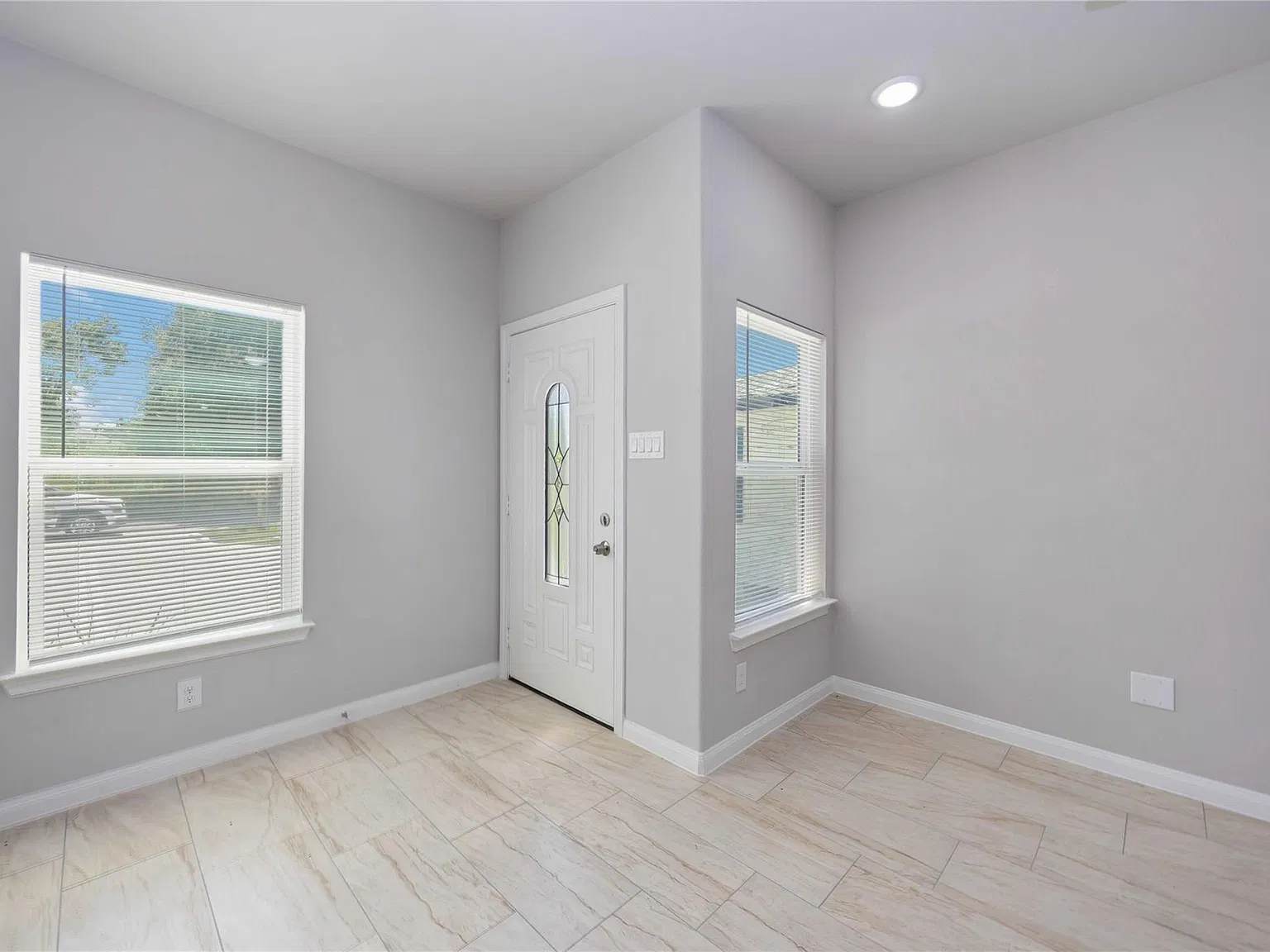 3 bed, 2.5 bath, 1435 sqft, $1,800 — Photo 2