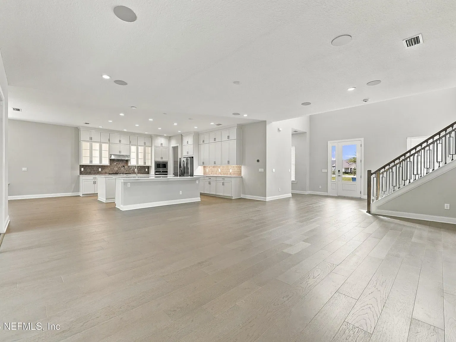 6 bed, 5.0 bath, 4390 sqft, $5,699 — Photo 3