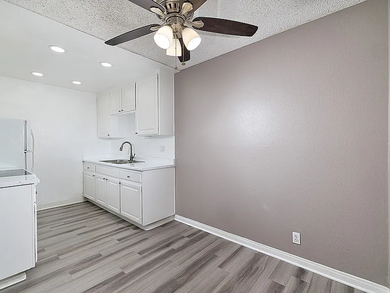 Pine Vista Apartments — Photo 13