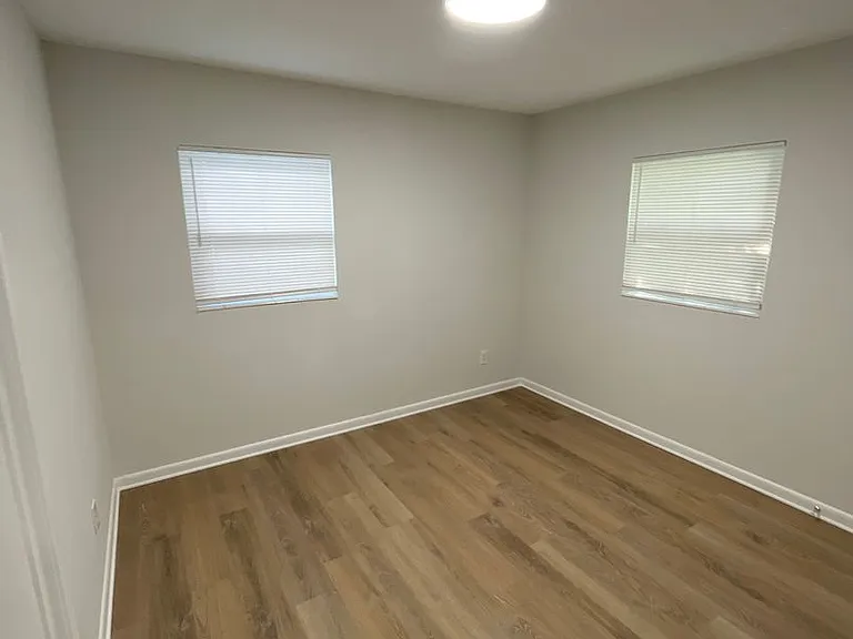 126-132 E Harding St — Photo 10