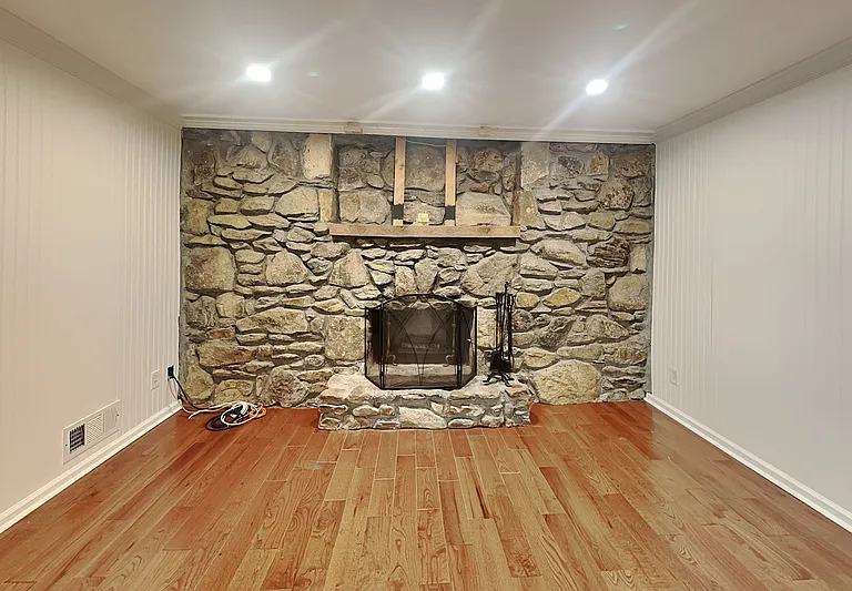 4623 Huntridge Dr NE — Photo 3