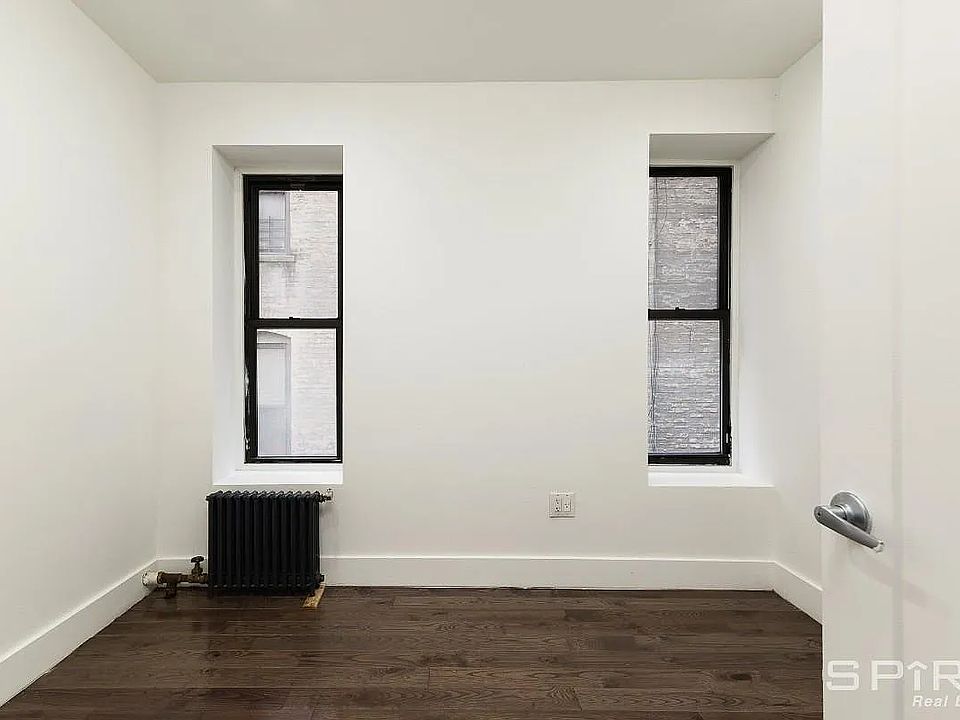 2nd image of 4 Saint Nicholas Ter APT 2