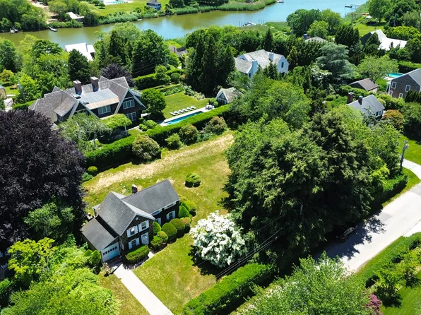 https://photos.zillowstatic.com/fp/44be8e4563bbaf5b408f103510c22dbe-p_e.webp