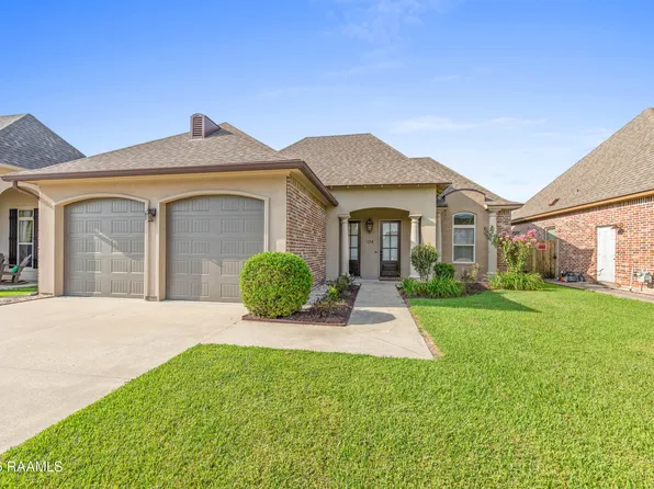 104 Flora Springs Dr, Youngsville, LA 70592