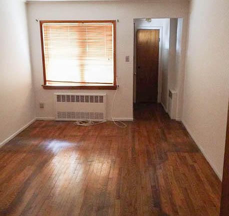 4th image of 188 Bay 43rd St