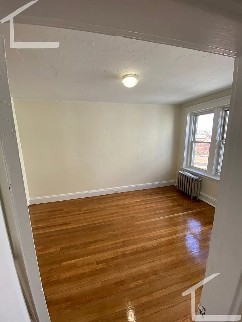 9/1 No Fee! Renovated 1BR in Fenway elevator building — Photo 3