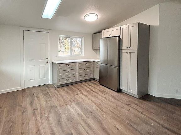 5th image of 1883 4th Ave E