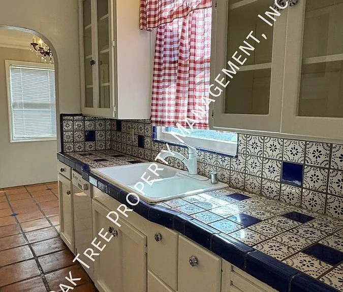 1364 N Del Mar Ave — Photo 3