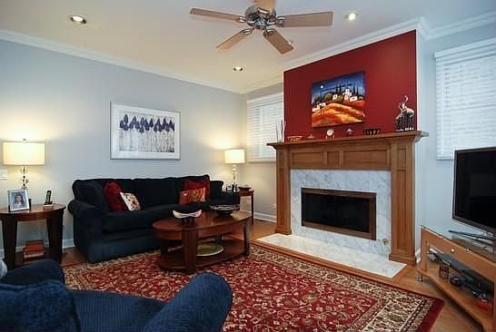 2nd image of 4422 N Malden St #1N