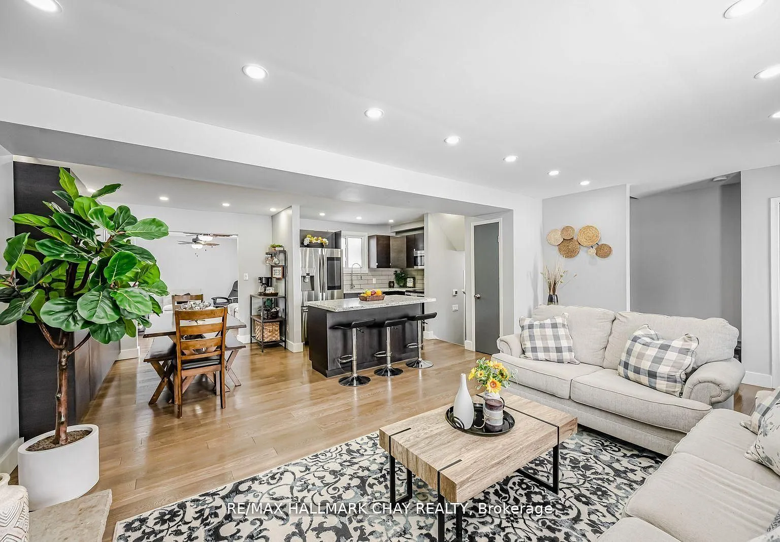 4 bed, $2,800 — Photo 4