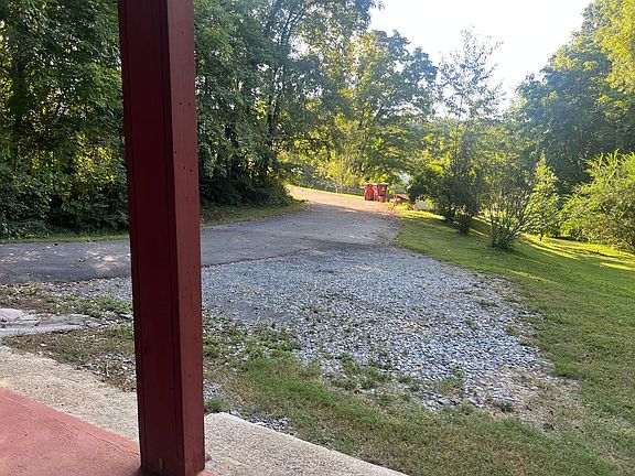 4th image of 8 Vine Ln #2