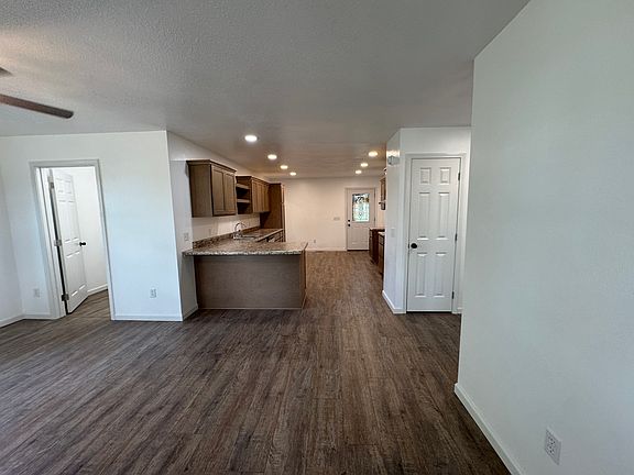 5th image of 750 W 3rd St