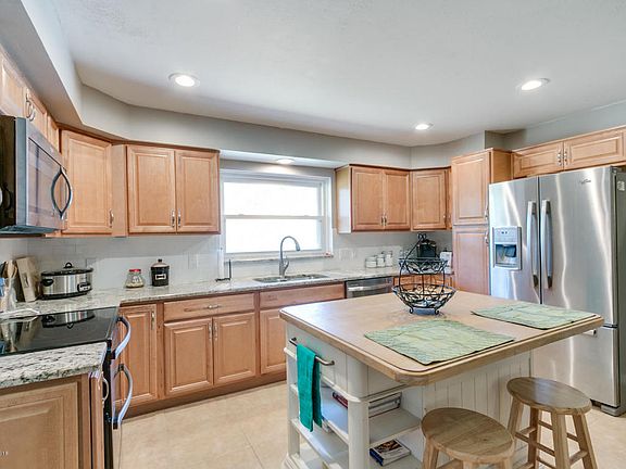 3rd image of 2150 Melaleuca Dr