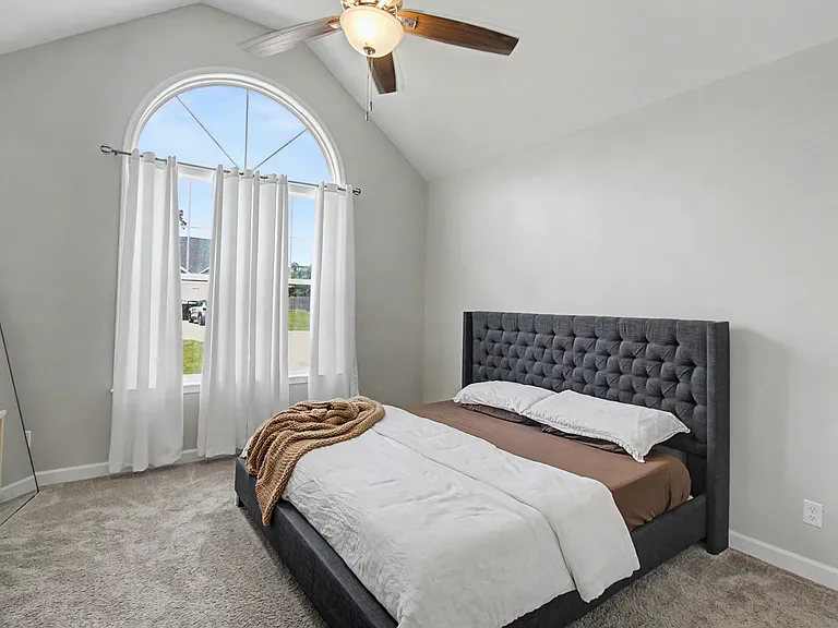 214 E Franklin St — Photo 18