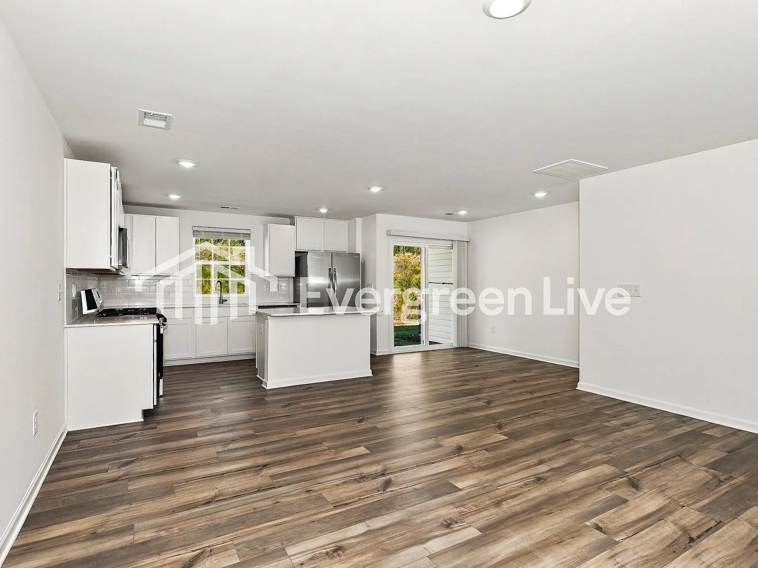 3 bed, 3.0 bath, 1423 sqft, $1,705 — Photo 3