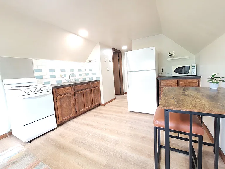 192 Grand Ave #3 — Photo 2