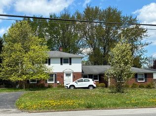 208 Pleasant View Dr, Lancaster, NY 14086