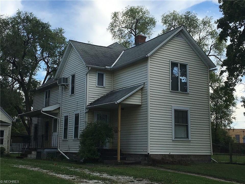 1st image of 685 W 14th St